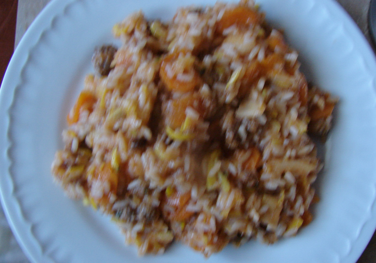 Potrawka z mięsem, ryżem i cukinią foto