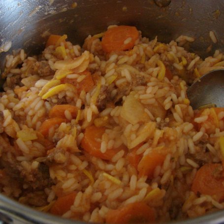 Krok 8 - Potrawka z mięsem, ryżem i cukinią foto