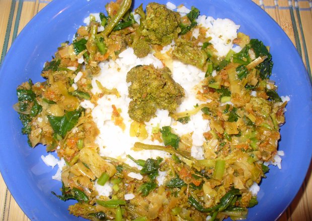 Fotografia przedstawiająca Potrawką z ryżem i warzywami