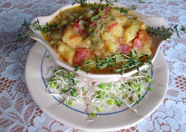 Fotografia przedstawiająca Potrawka ziemniaczana z kiełkami