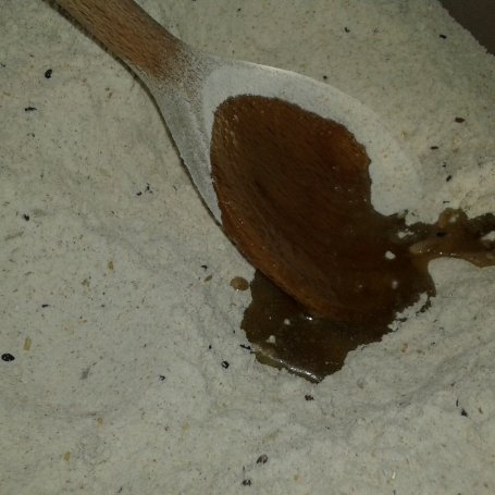 Krok 5 - Potrójnie sezamowy chlebek na mące pełnoziarnistej. foto