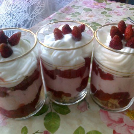 Krok 3 - Poziomkowy deserek foto