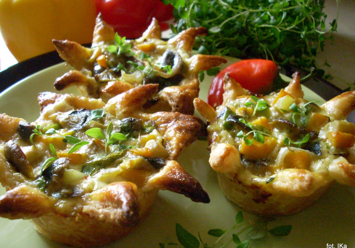 Późnojesienne kwiaty na przekąskę foto