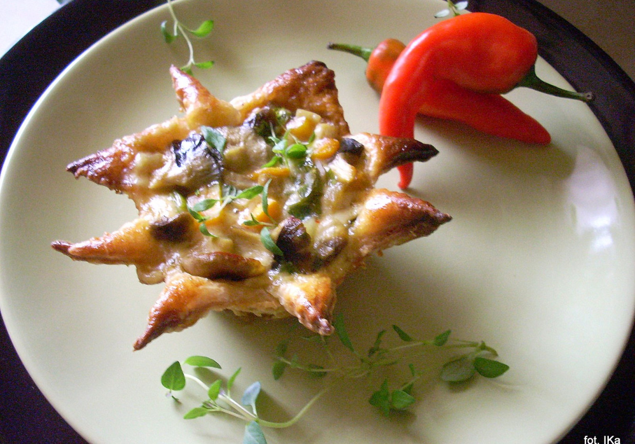 Późnojesienne kwiaty na przekąskę foto