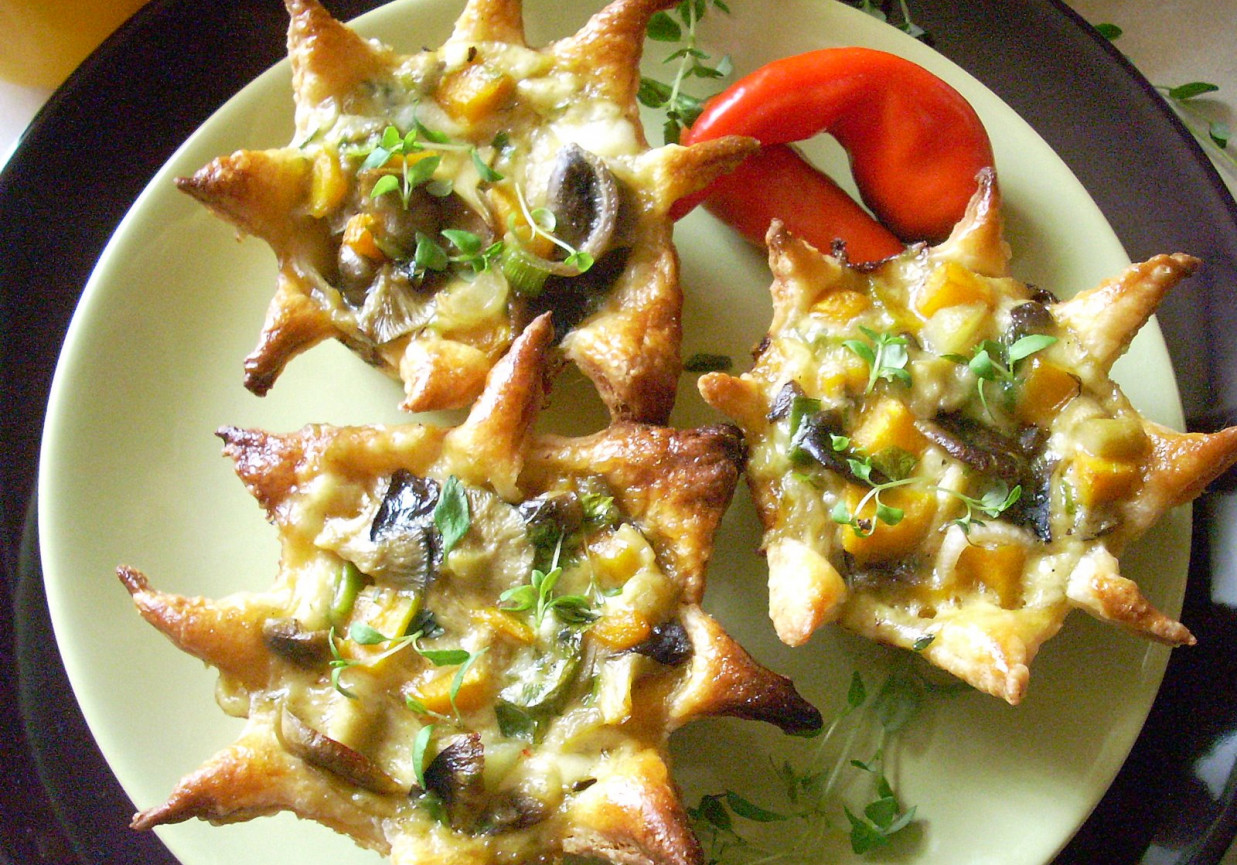 Późnojesienne kwiaty na przekąskę foto