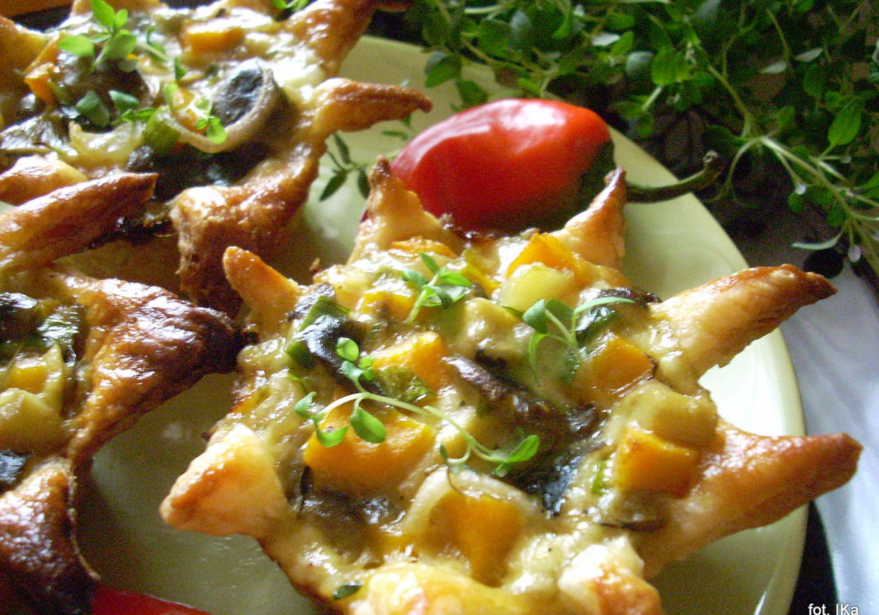 Późnojesienne kwiaty na przekąskę foto