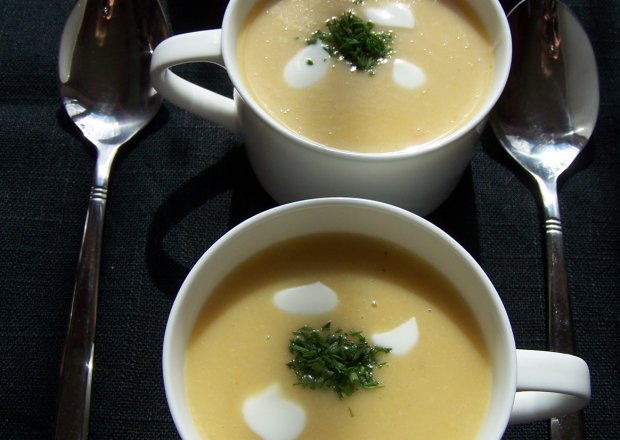 Fotografia przedstawiająca Pozostając w temacie zup, czyli krem z białej fasolki.