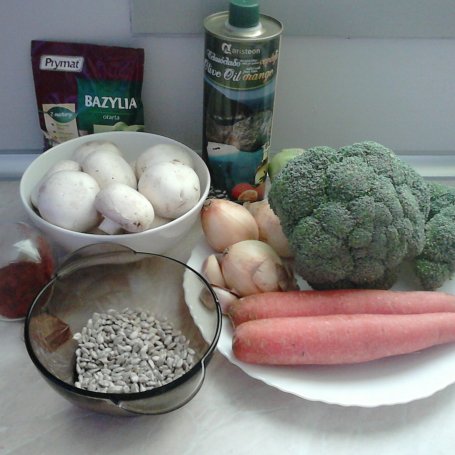 Krok 1 - Pożywna zupa brokułowa z pieczarkami foto