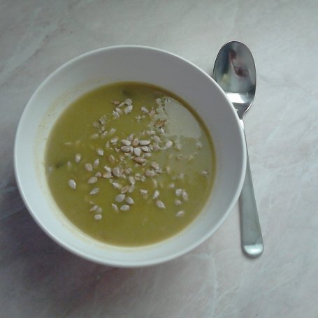 Krok 8 - Pożywna zupa brokułowa z pieczarkami foto