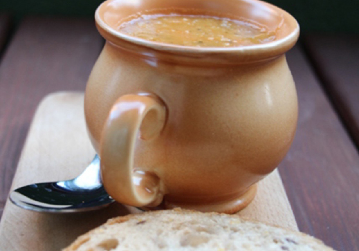 Pożywna zupa grochowa foto