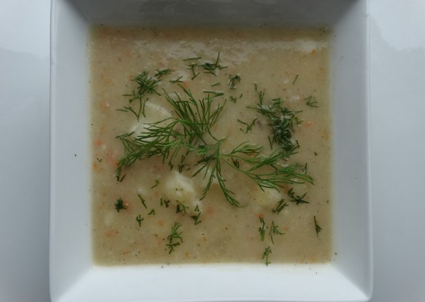 Fotografia przedstawiająca Pożywna zupa kalafiorowa