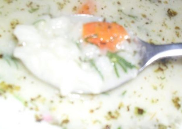 Fotografia przedstawiająca pożywna zupa koperkowa