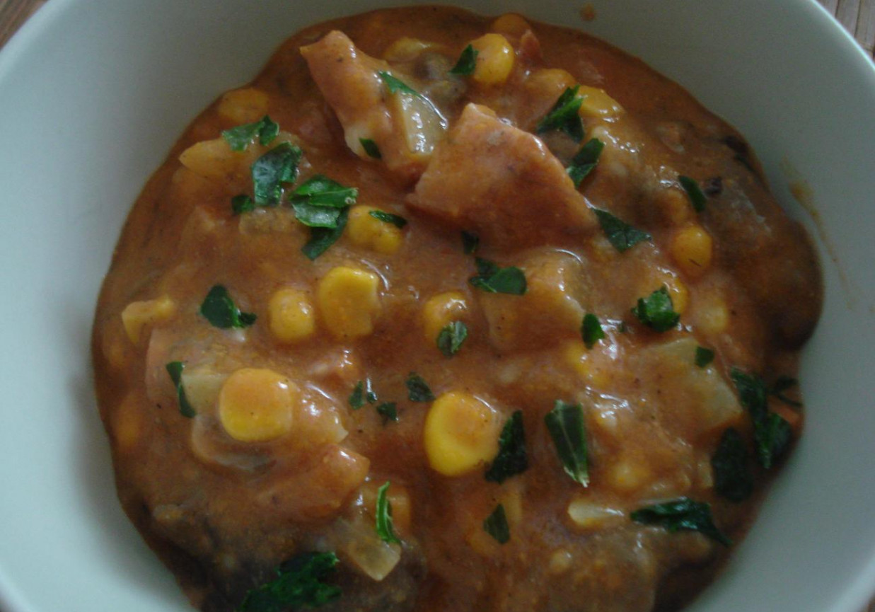 Pożywna zupa meksykańska  z wołowiną foto