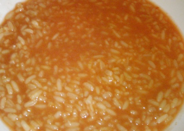 Fotografia przedstawiająca Pożywna zupa pomidorowa