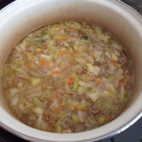 Krok 4 - Pożywna zupa porowa z mięsem mielonym foto