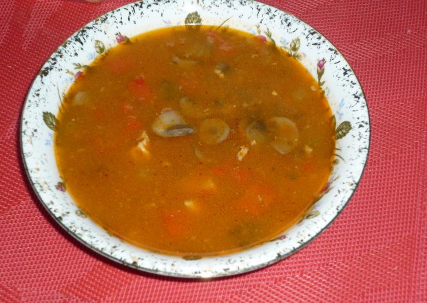 Fotografia przedstawiająca Pożywna zupa z czosnkiem