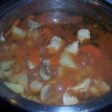 Krok 3 - Pożywna zupa z kurczakiem foto