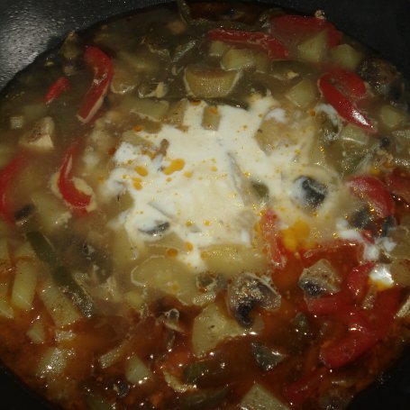 Krok 7 - Pożywna zupa z szynką w składzie foto