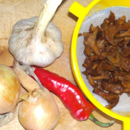 Krok 2 - pożywny gulasz szwajcarski z kurkami na ostro.. foto