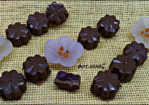 Fotografia przedstawiająca Pralinki czekoladowo - wiśniowe