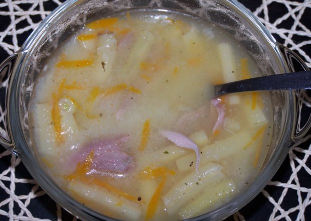 Fotografia przedstawiająca Prawie jak fasolowa, czyli lekka zupa na króliku :)