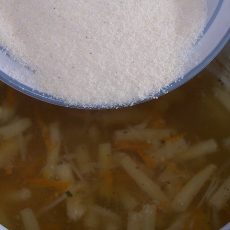 Krok 4 - Prawie jak fasolowa, czyli lekka zupa na króliku :) foto