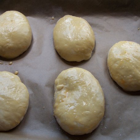 Krok 7 - Prawie jak kołaczyki, czyli drożdżowe bułeczki z serem :) foto