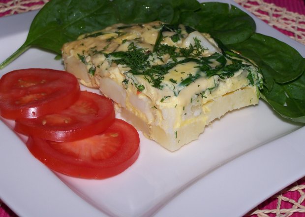 Fotografia przedstawiająca Prawie jak omlet, czyli ziemniaki zapiekane z jajami i szpinakiem :)
