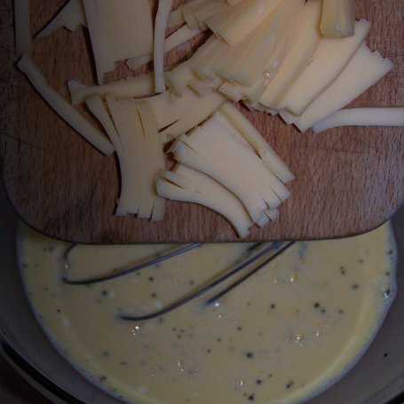 Krok 4 - Prawie jak omlet, czyli ziemniaki zapiekane z jajami i szpinakiem :) foto