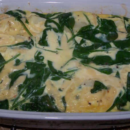 Krok 8 - Prawie jak omlet, czyli ziemniaki zapiekane z jajami i szpinakiem :) foto