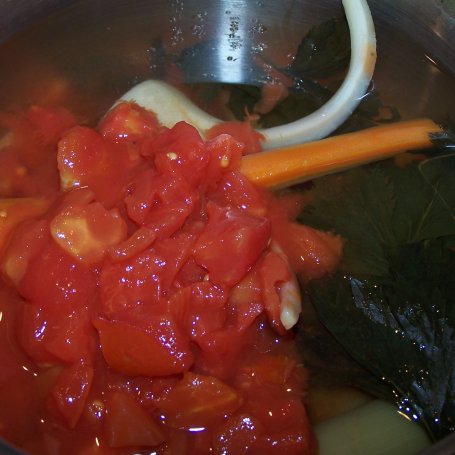 Krok 2 - Prawie jak pomidorówka, czyli krem na jarzynach z makaronem :) foto