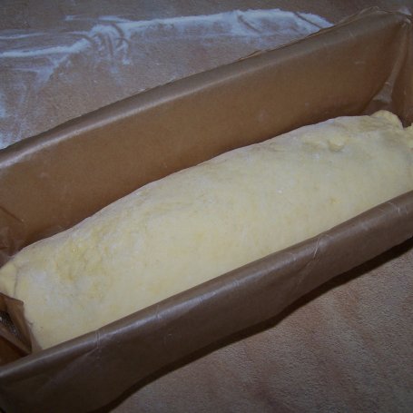 Krok 9 - Prawie jak rolada, czyli drożdżowy zawijaniec z serem :) foto