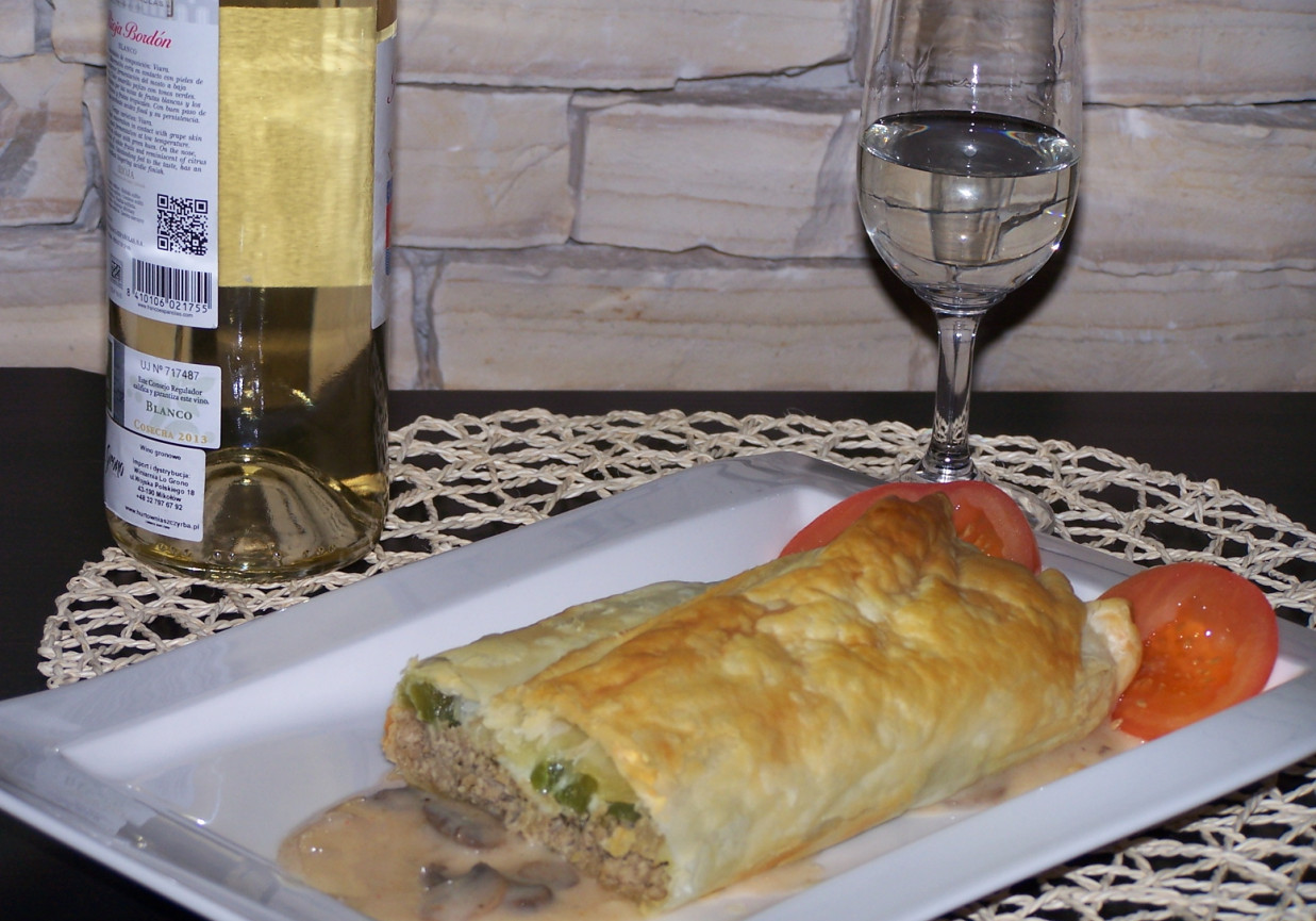 Prawie jak rolada, czyli mięso mielone w cieście francuskim