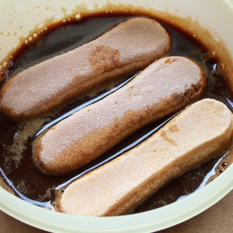 Krok 1 - Prawie jak Tiramisu, czyli sernik na zimno z owocami :) foto