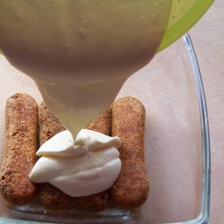 Krok 5 - Prawie jak Tiramisu, czyli sernik na zimno z owocami :) foto