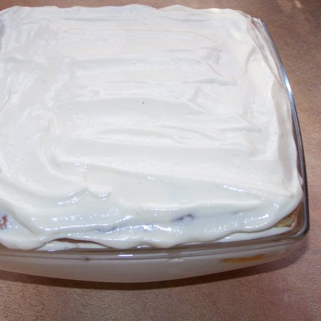 Krok 8 - Prawie jak Tiramisu, czyli sernik na zimno z owocami :) foto