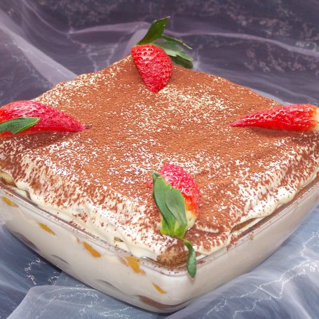 Krok 9 - Prawie jak Tiramisu, czyli sernik na zimno z owocami :) foto