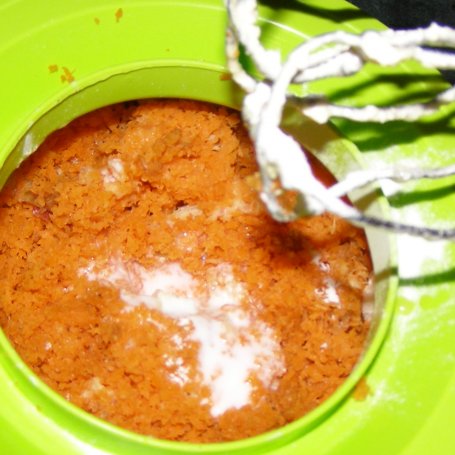 Krok 3 - prodiż-pyszne ciasto z resztek po soku wyciskanym i z kremem mascarpone...  foto