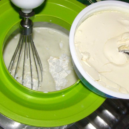 Krok 6 - prodiż-pyszne ciasto z resztek po soku wyciskanym i z kremem mascarpone...  foto
