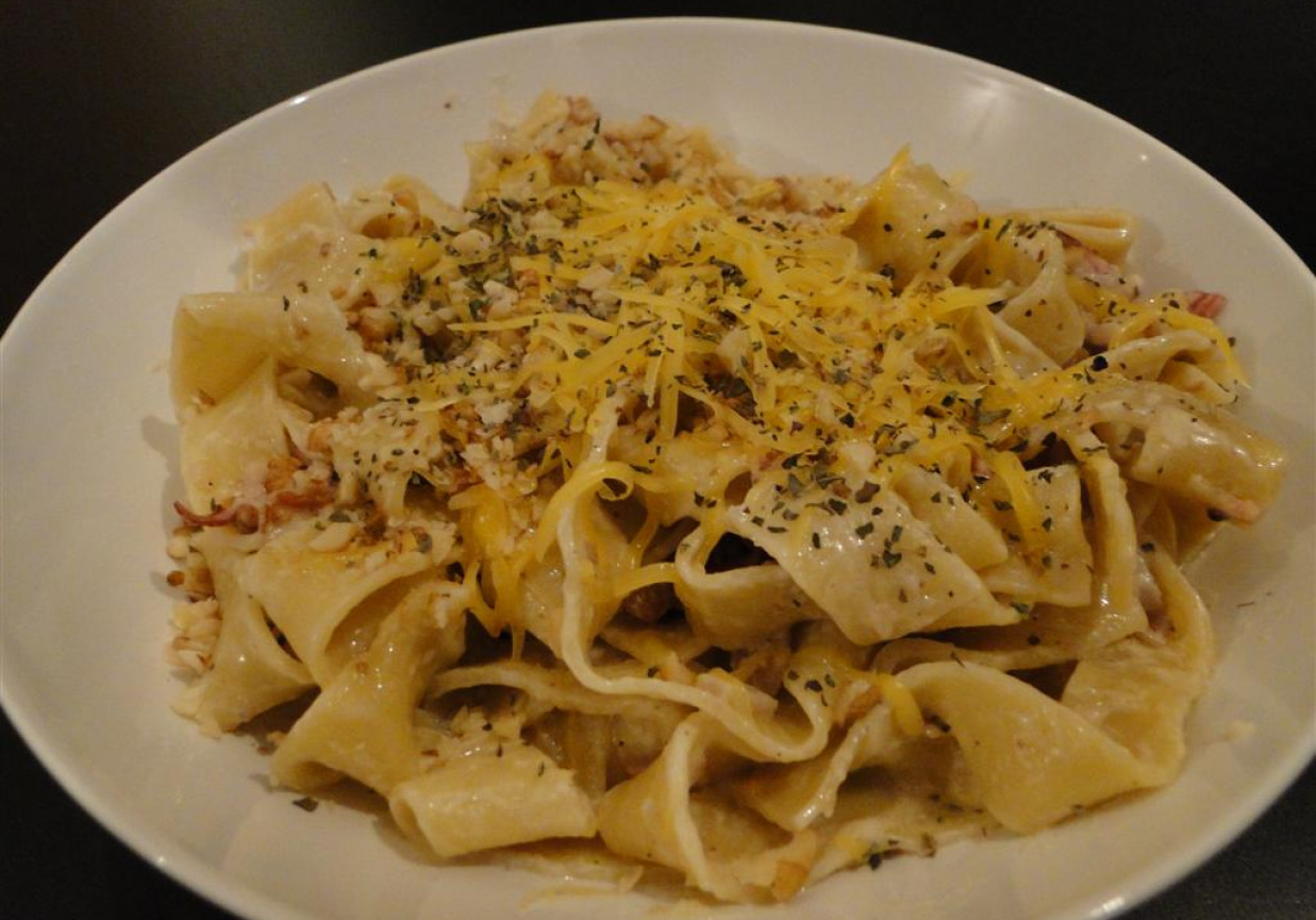 Prosciutto z czosnkiem i orzechami foto