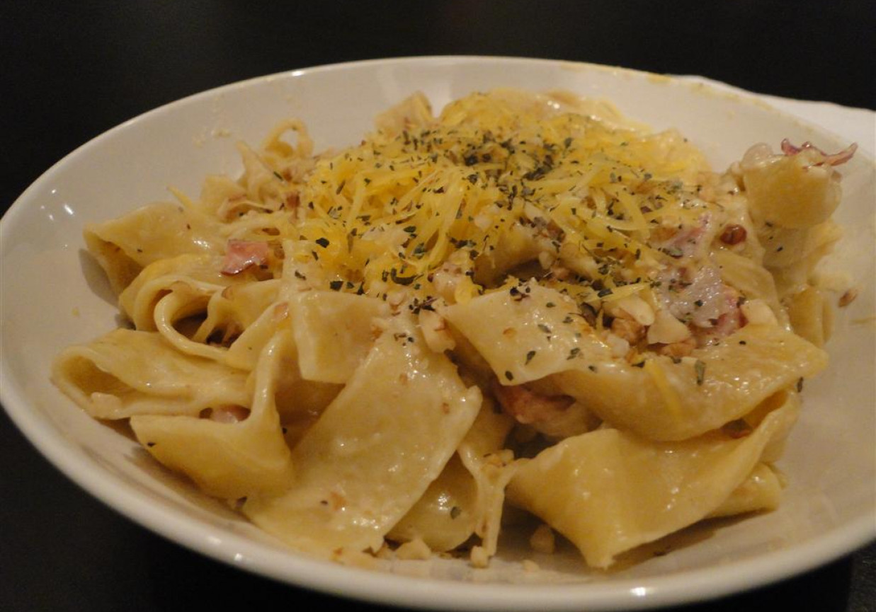 Prosciutto z czosnkiem i orzechami foto