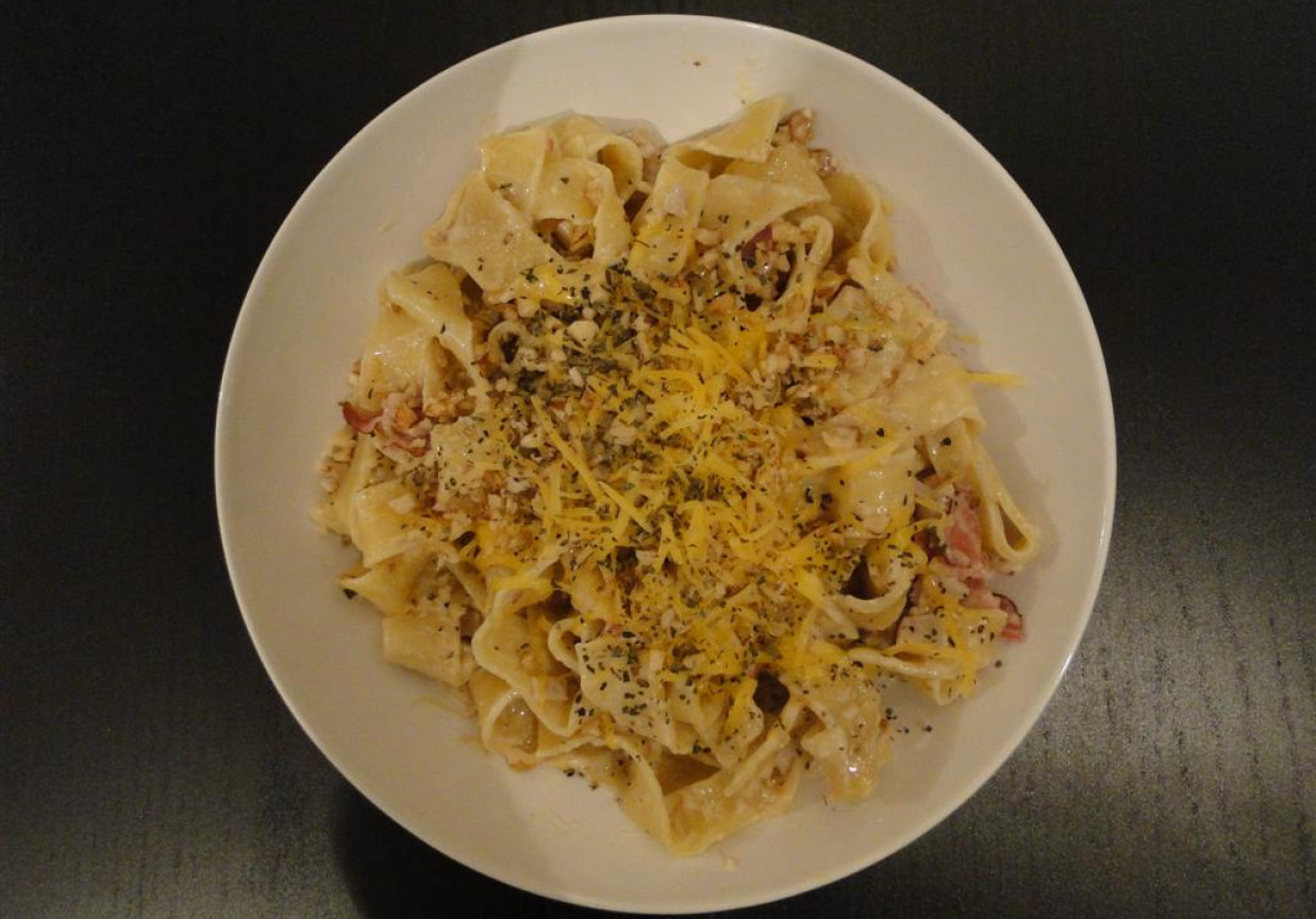 Prosciutto z czosnkiem i orzechami foto