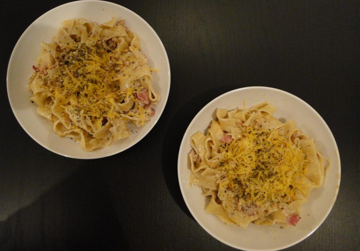 Prosciutto z czosnkiem i orzechami foto