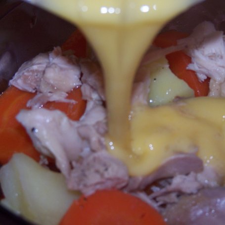 Krok 3 - Prosta, ale smaczna zupa, czyli krem marchewkowo-ziemniaczany z jajem :) foto