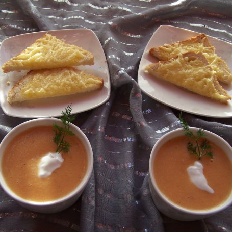 Krok 4 - Prosta, ale smaczna zupa, czyli krem marchewkowo-ziemniaczany z jajem :) foto