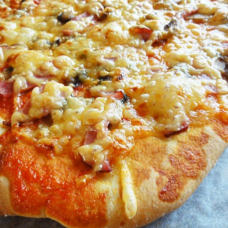 Krok 3 - Prosta pizza z pieczarkami i szynką foto