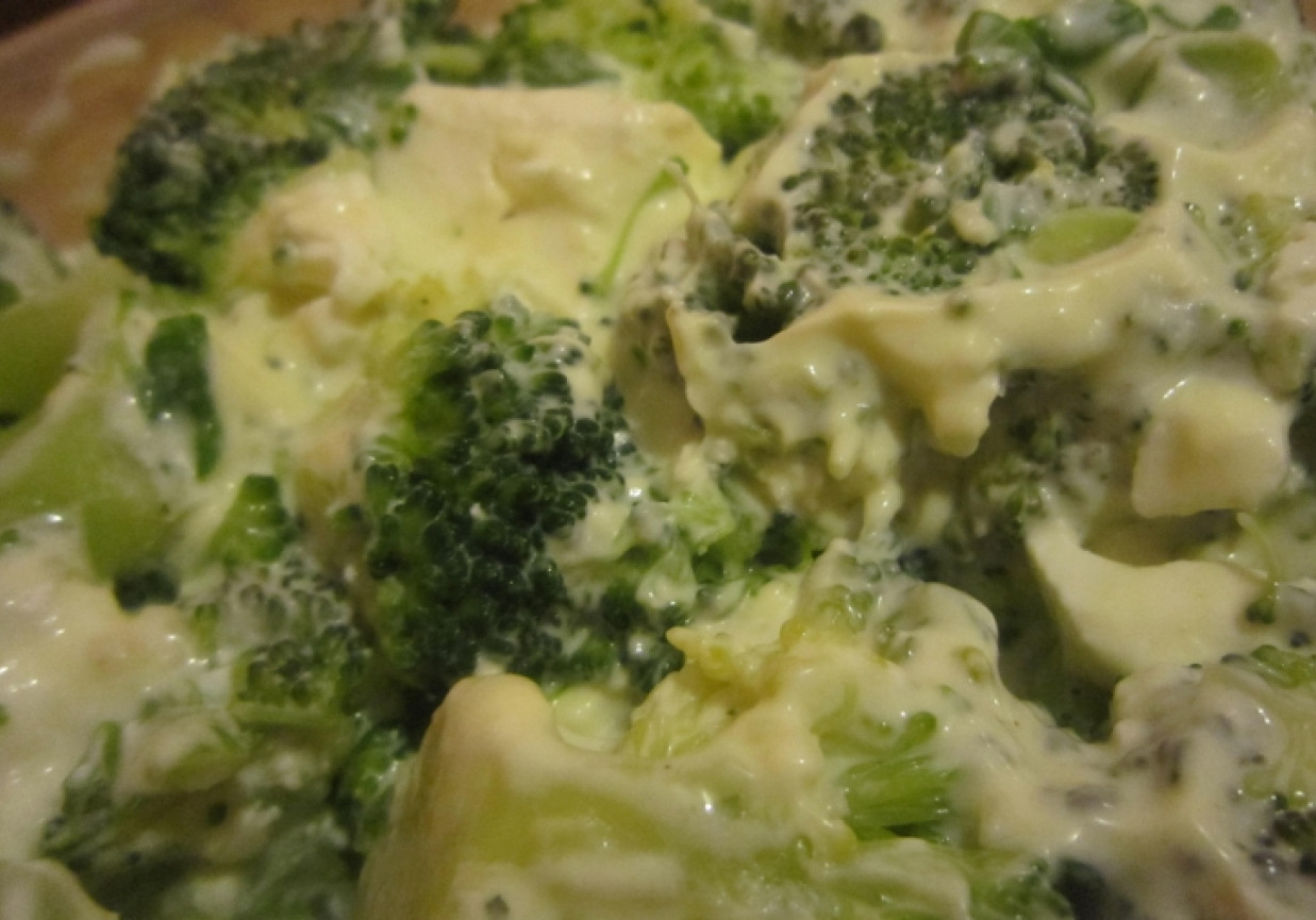 Prosta sałatka z brokułów foto