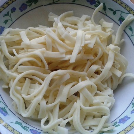 Krok 1 - Prosta sałatka z makaronem i jajkiem foto