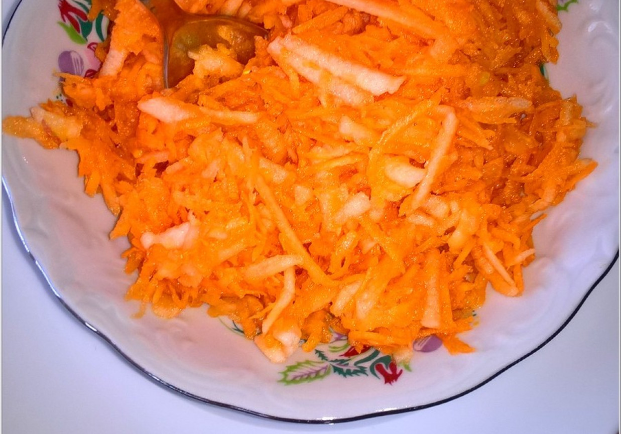 Prosta surówka z marchewki (do obiadu) foto