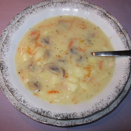 Krok 4 - Prosta zupa domowa, czyli pieczarkowa! foto